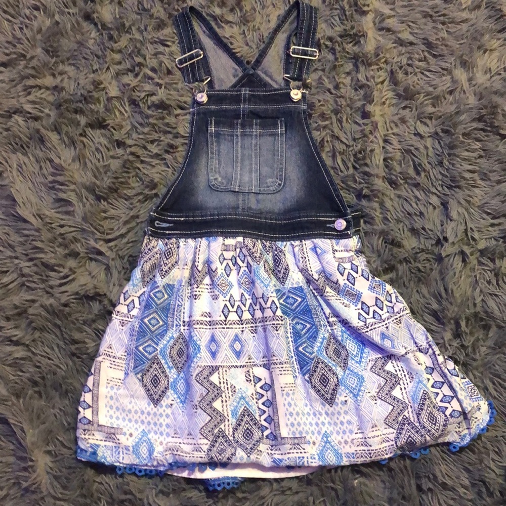 A SUPER cute overall dress combo!